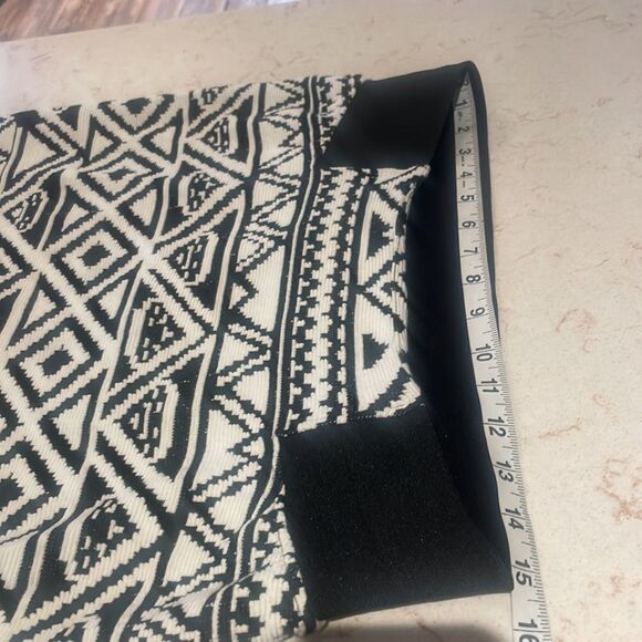 A Pea in the Pod Aztec print 2-piece maternity skirt set SZ S/M - Picture 7 of 12